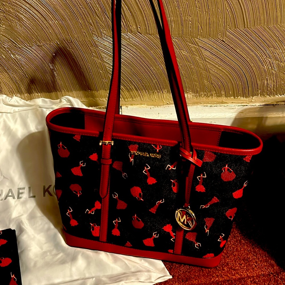Michael Kors Purse with Matching Wristlet.